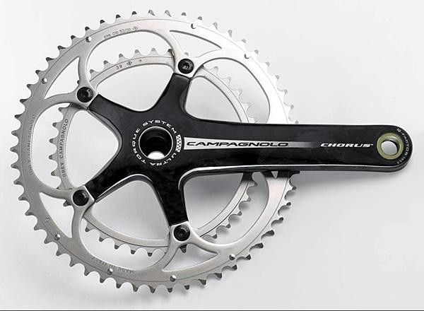 Chorus carbon crankset. The aluminium version is now discontinued.
