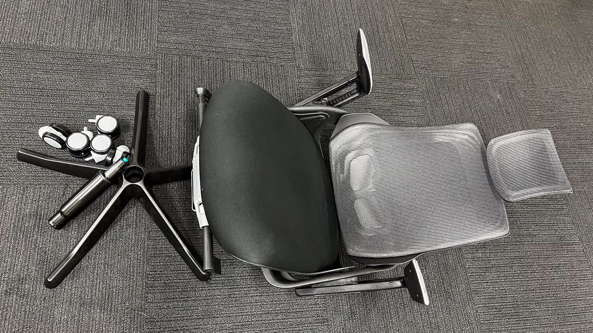 Parts of the Desky Pro Plus Ergonomic Chair out of the box