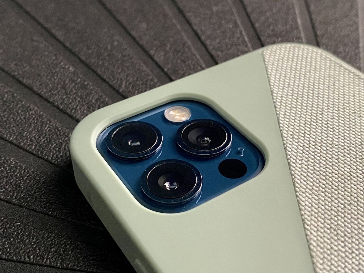Native Union Clic Canvas Magsafe Compatible Sage Camera