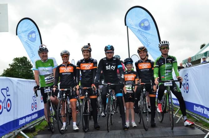 Wiggins lines up with of the Wiggle-Honda riders before the Bradley Wiggins Foundation ride