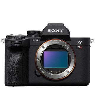 Sony A7 V valkoisella taustalla