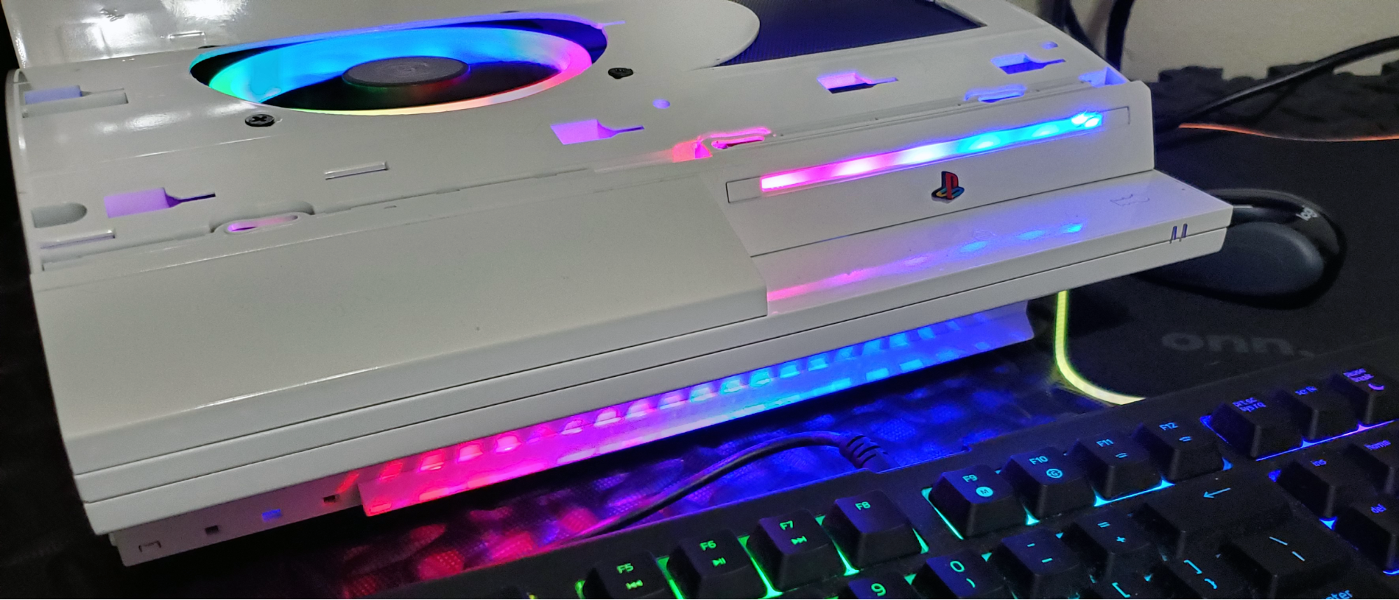 Contour opraken Zeggen Mod Spotlight: Turning an Old PS3 Into an RGB-Adorned Ryzen Rig | Tom's  Hardware