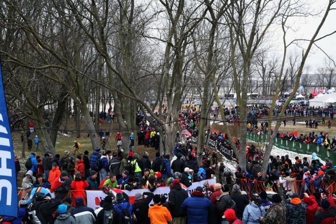 Crowds thrived in the bonus of "world cross weather"