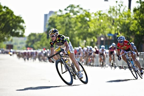Linda Melanie Villumsen (HTC Columbia) leads Theresa Cliff-Ryan (Colavita/Baci) and the rest of the field through the last corner.