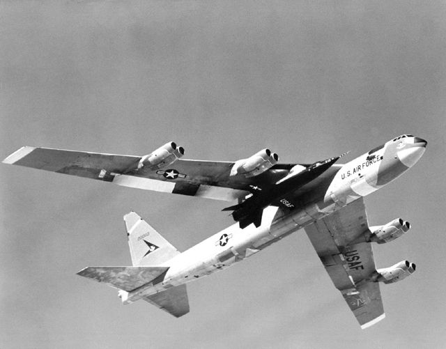 B-52 Mit X-15. Atlantis Models 1/175. - - Raumfahrtfachversand