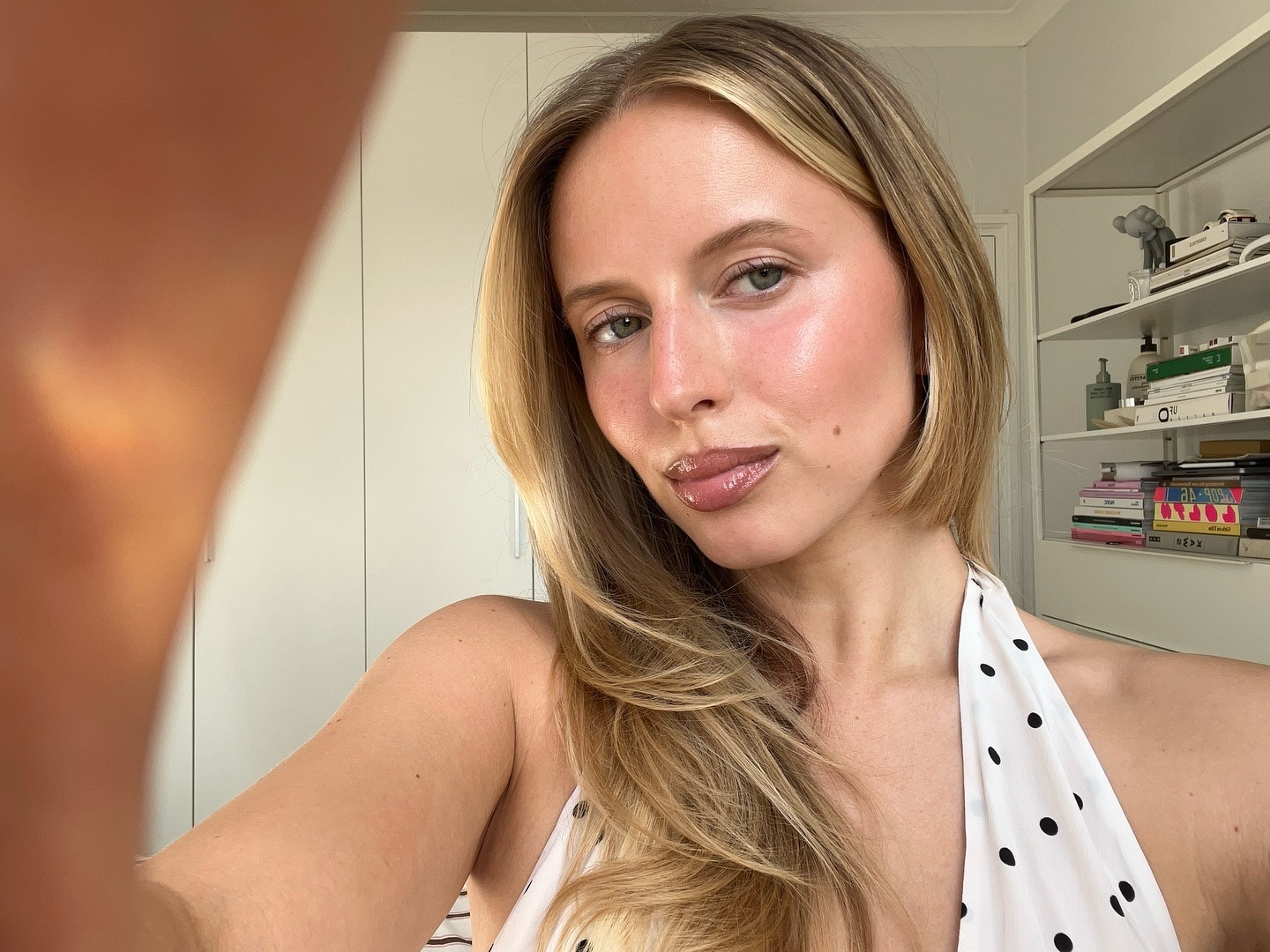High-gloss looks summer makeup trend