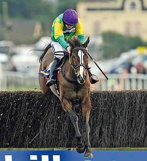 Kauto Star on his way to winning the King George at Kempton