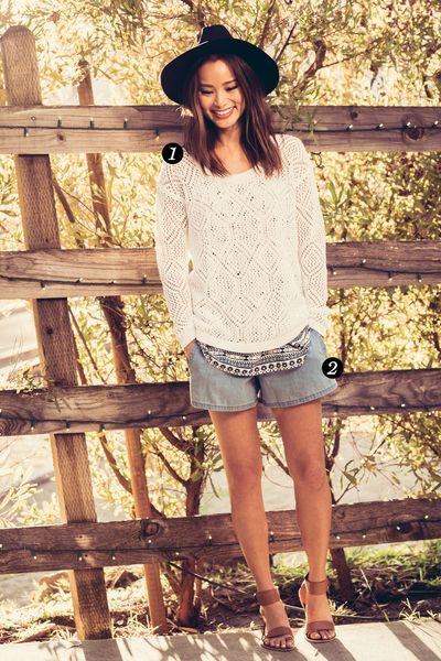 Clothing, Leg, Hat, Brown, Sleeve, Shoe, Human leg, Shoulder, Outerwear, White,