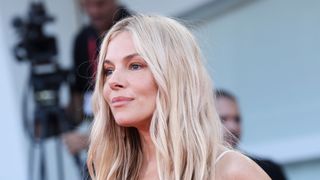 Sienna Miller attends the Closing Ceremony red carpet during the 81st Venice International Film Festival at Palazzo del Cinema on September 07, 2024 in Venice, Italy