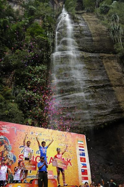 Award ceremony held in front of famous water falls