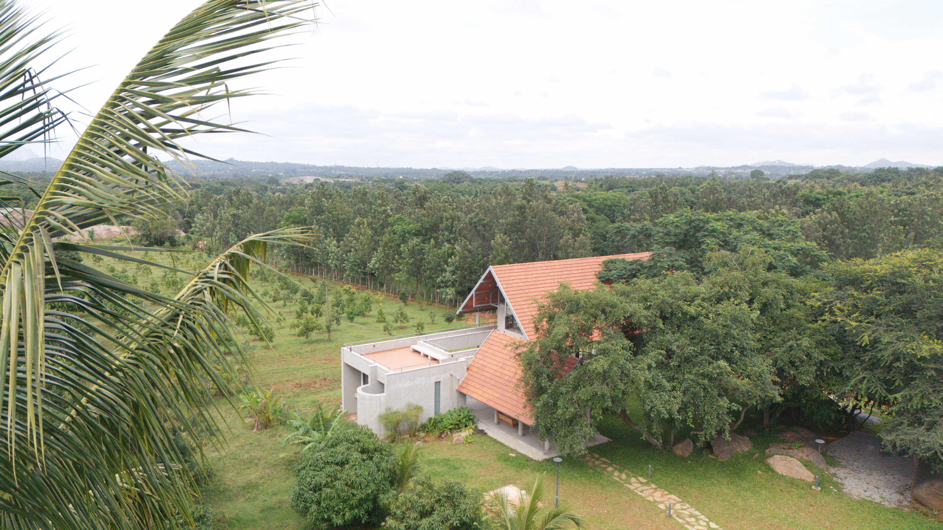 House by the Grove, an Indian country residence by Taliesyn Design & Architecture