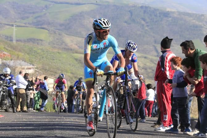 Michele Scarponi (Astana) struggles up the final climb