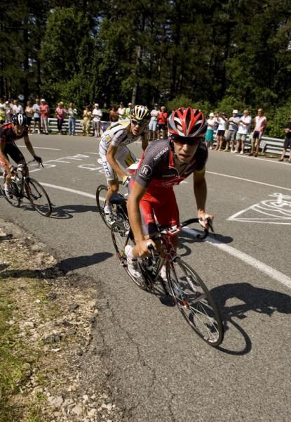 Radioshack attacking on the climb