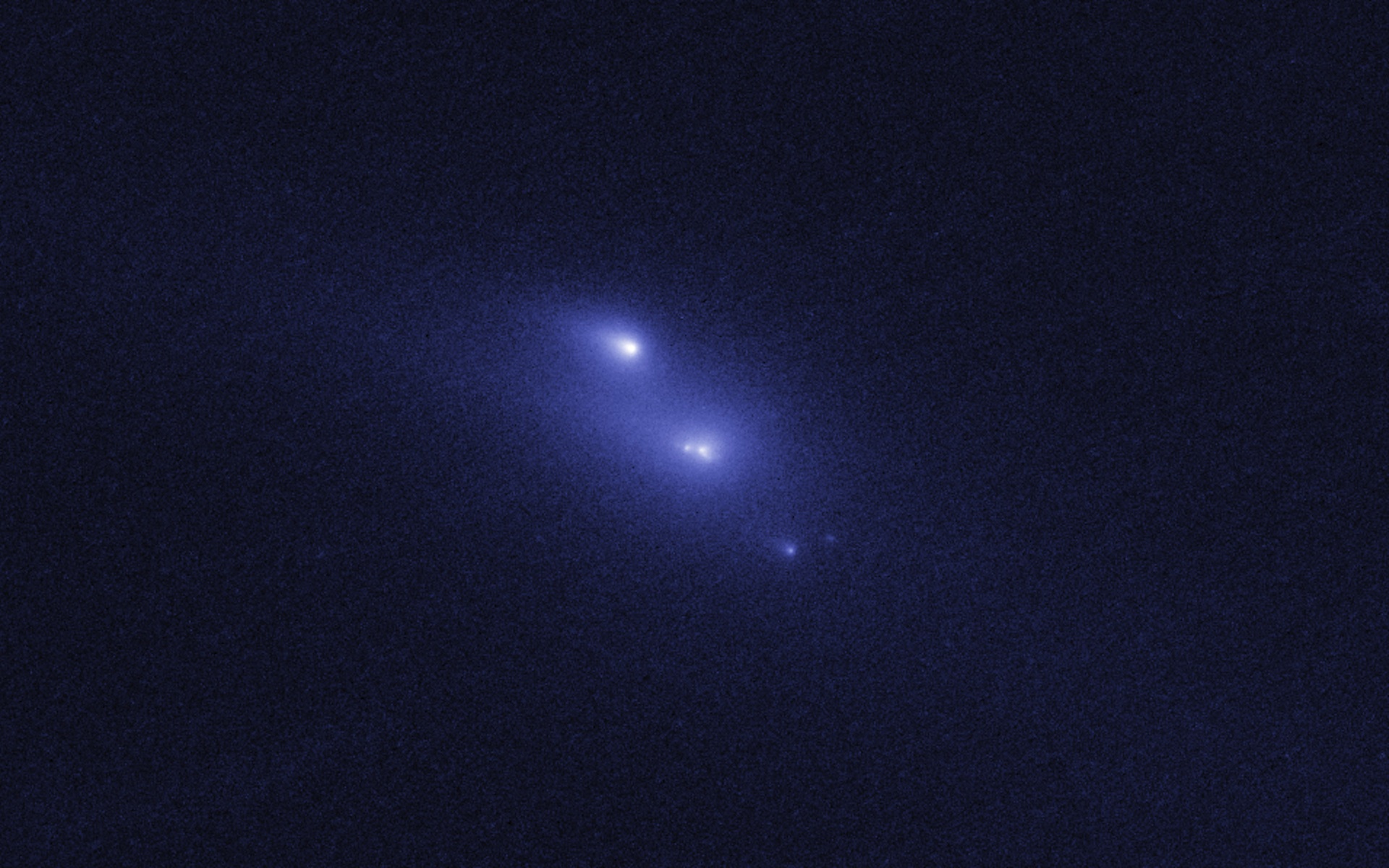 Asteroid P/2013 R3 Breaks Apart 