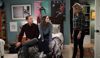 mike, eve and vanessa in eve's room on last man standing