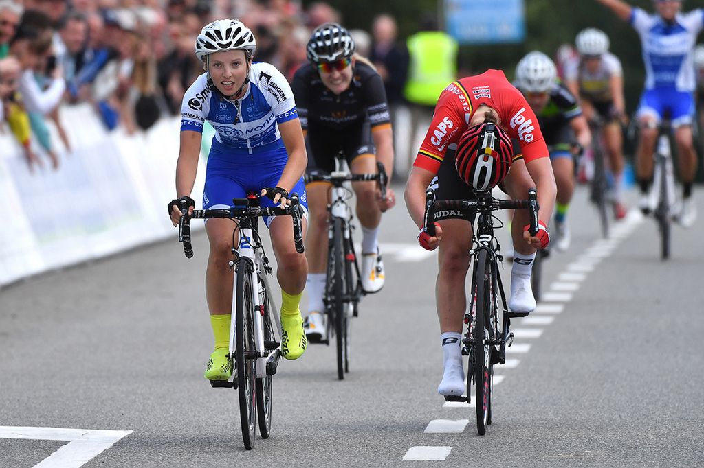 Kaat Hannes (Lensworld-Zannata) sprinting to victory