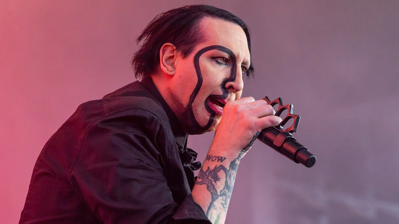 Marilyn Manson cancels Toronto show due to an unforeseen illness”