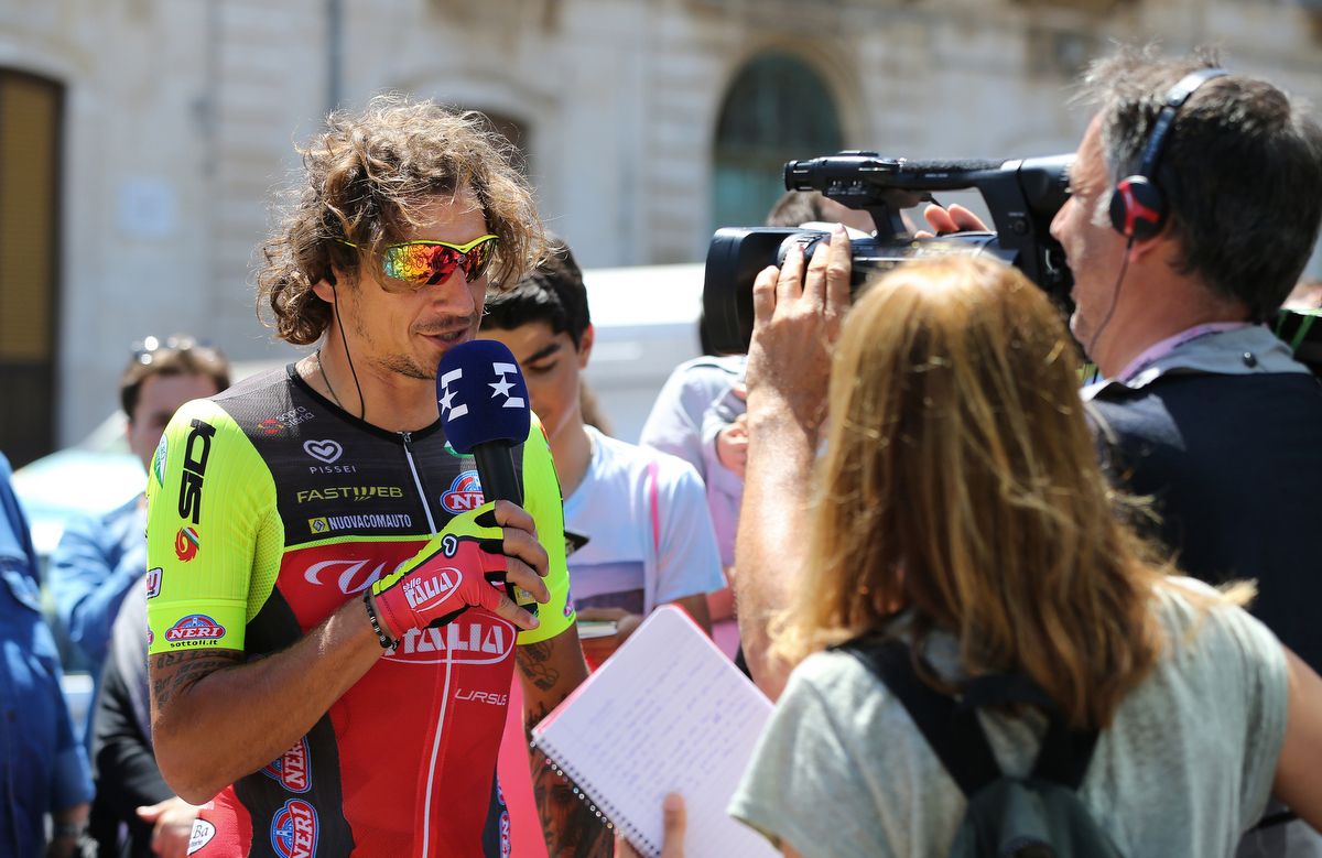 Filippo Pozzato doing a spot with Eurosport