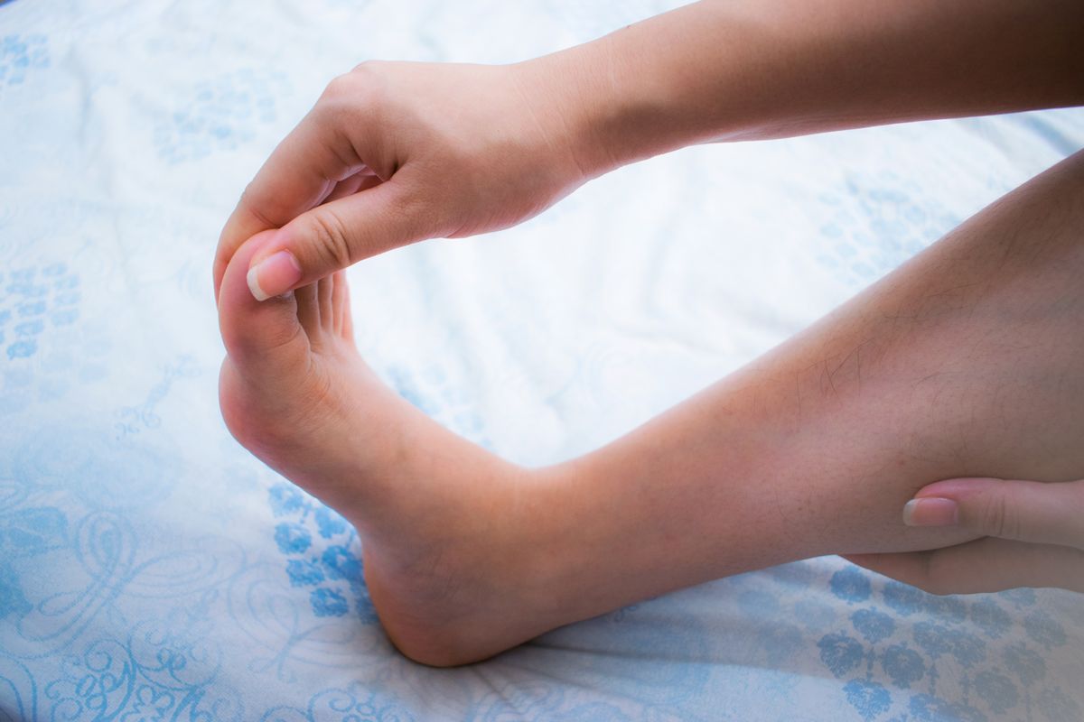 pins and needles in hands and feet hyperthyroidism