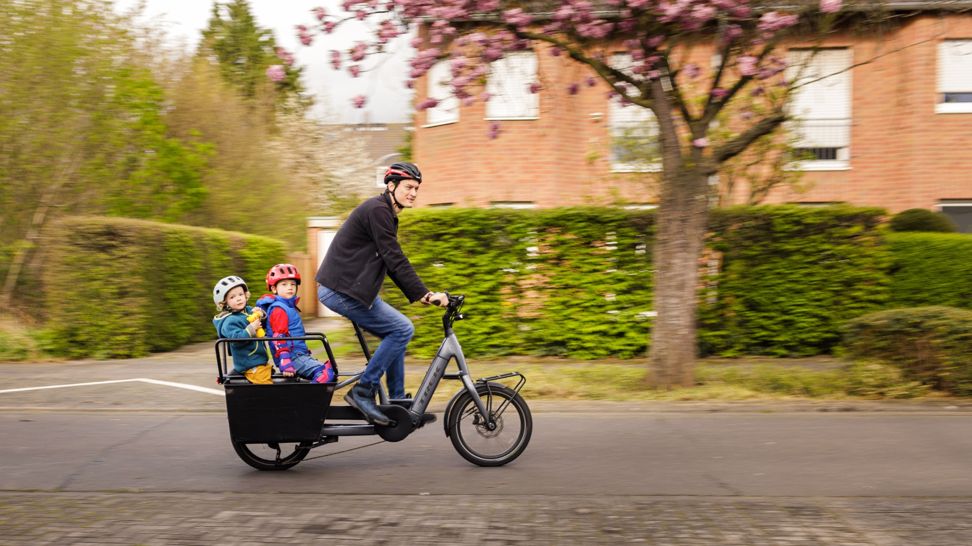 parents and children on e-bikes