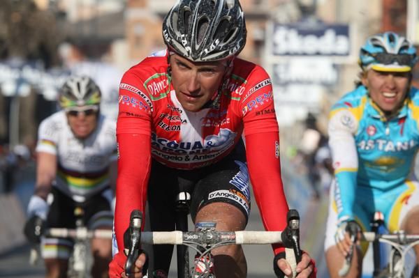 Stefano Garzelli (Acqua e Sapone) came in second, closing the gap on GC to Scarponi.