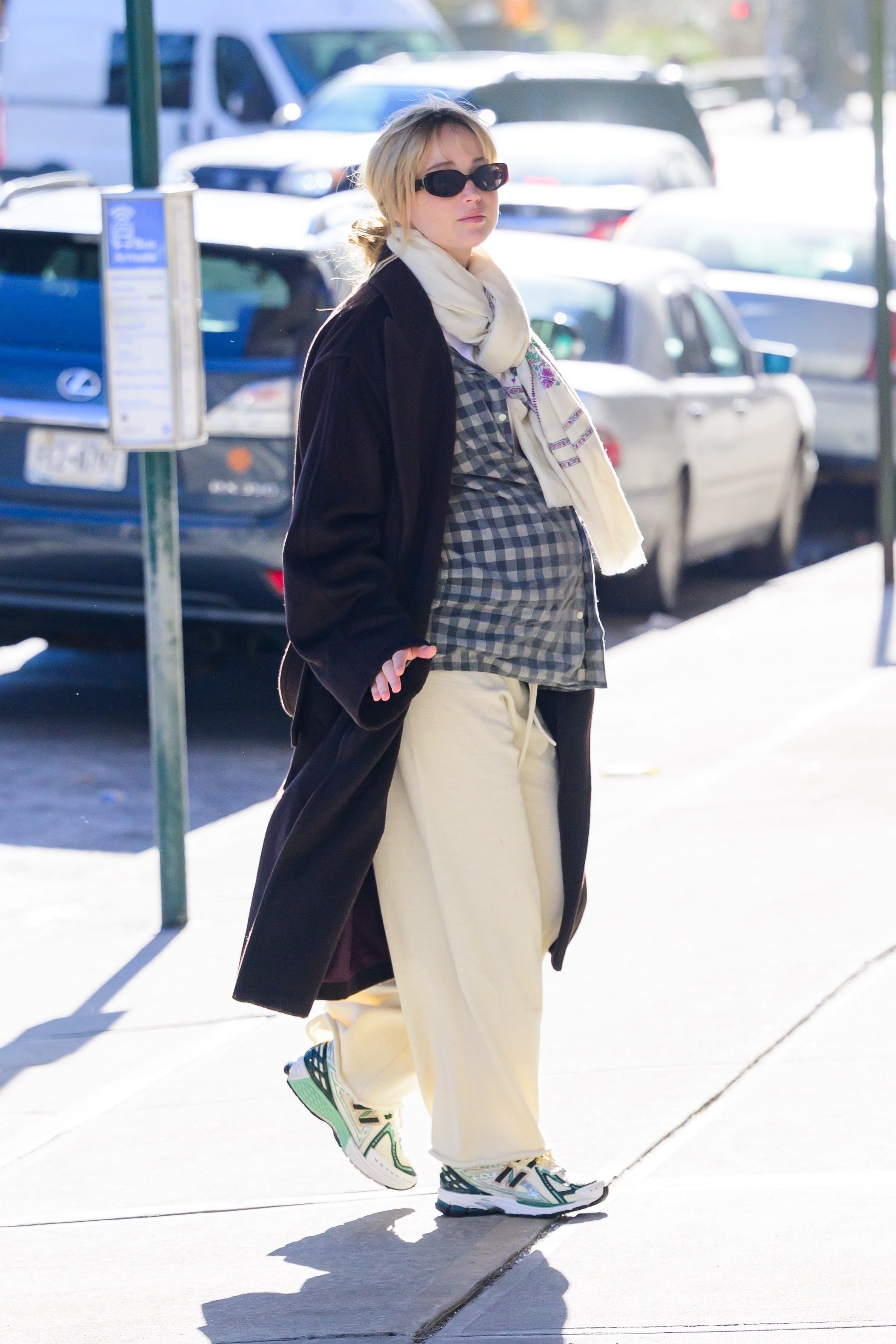 Jennifer Lawrence styled sweatpants with vibrant New Balance sneakers while pregnant