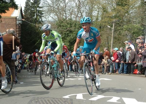 Garzelli and Voeckler ride side by side in 2006