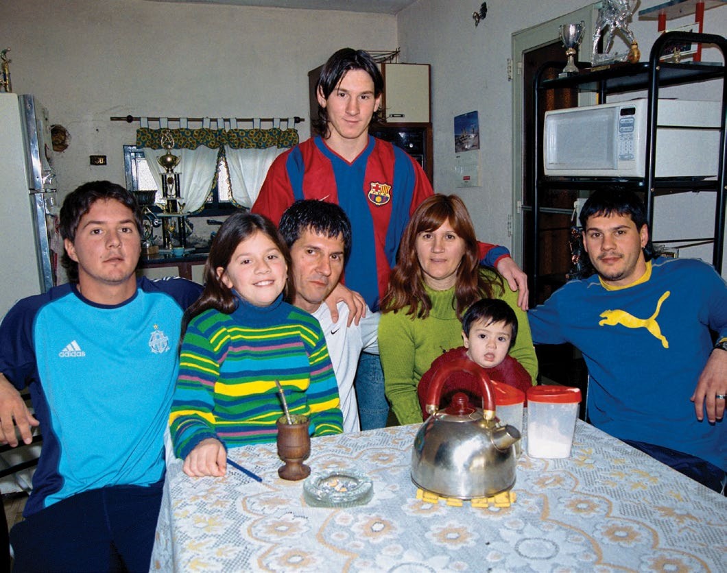 ROSARIO, ARGENTINA - OCTOBER 12: Lionel Messi poses with his brother Rodrigo (L), sister Mar&amp;Atilde;&amp;shy;a Sol, father Jorge, mother Celia, nephew Tom&amp;Atilde;&amp;iexcl;s and brother Mat&amp;Atilde;&amp;shy;as (R) during a private photo session for El Gr&amp;Atilde;&amp;iexcl;fico magazine on October 12, 2003 in Rosario, Argentina. (Photo by Marcelo Boeri/El Grafico/Getty Images)