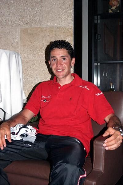 Carlos Sastre relaxes