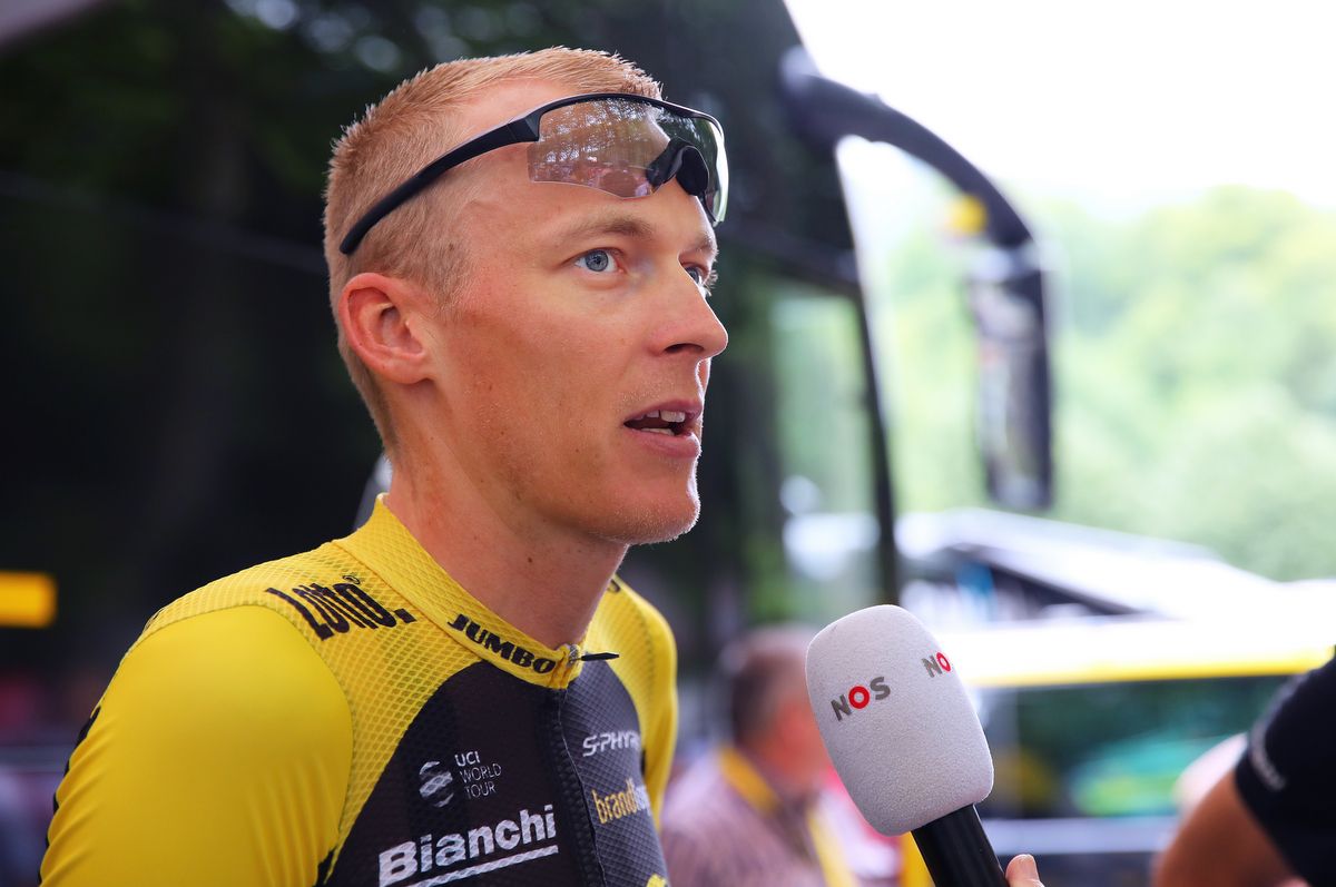 Robert Gesink (LottoNL-Jumbo) talks with NOS pre-stage 9