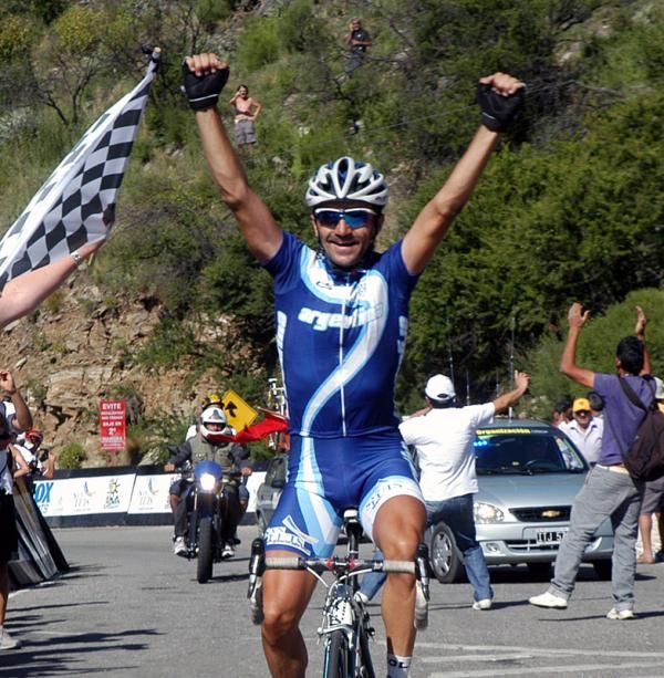 Leandro Messineo (Argentina) celebrates his victory atop the Mirador del Sol.