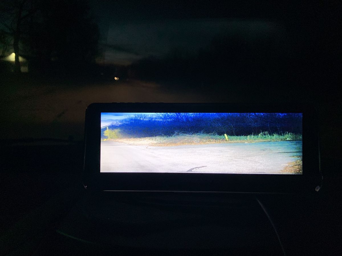 Lanmodo Vast with grass on display using night vision