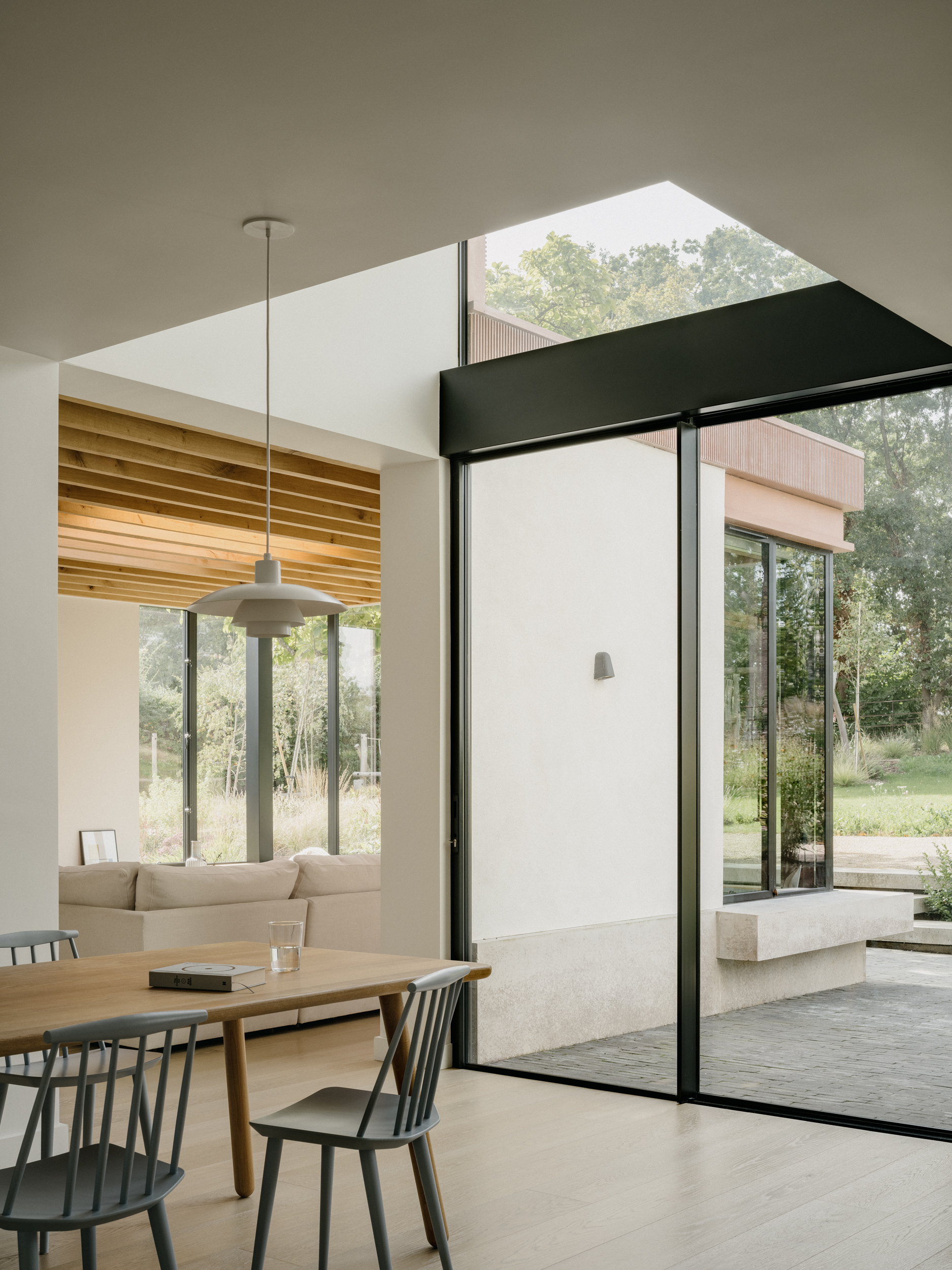 TE Residence, UK, by Dedraft