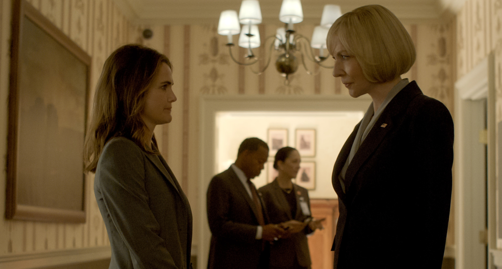 keri russell as kate and allison janney as grace face off at each other in a white house room in the diplomat season 3