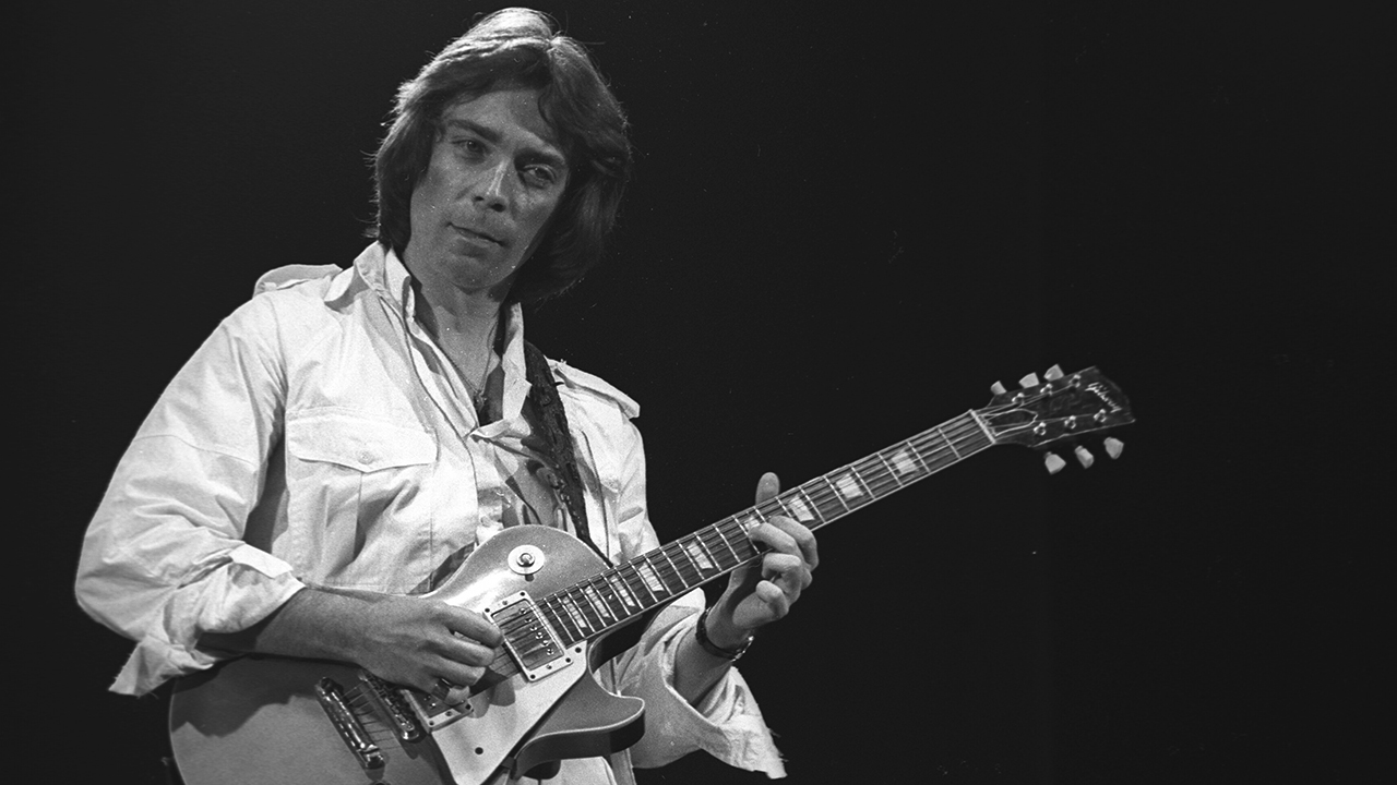 (MANDATORY CREDIT Watal Asanuma/Shinko Music/Getty Images) British guitar player Steve Hackett performs at The Venue in London on 30th June 1978. (Photo by Watal Asanuma/Shinko Music/Getty Images)