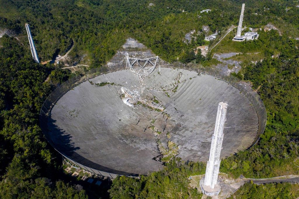 These photos of the Arecibo Observatory telescope collapse are just heartbreaking