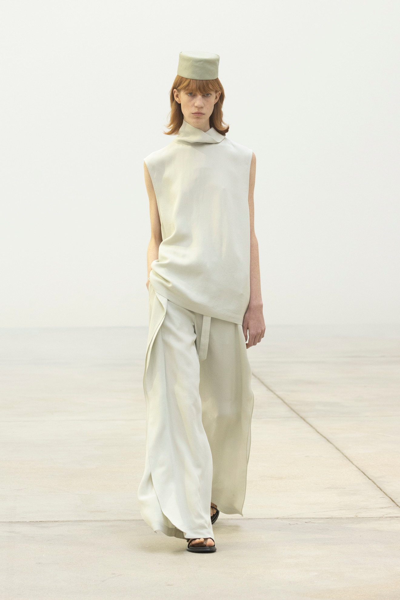 A model wore a pillbox hat on the Christian Wijnants Spring 2026 runway