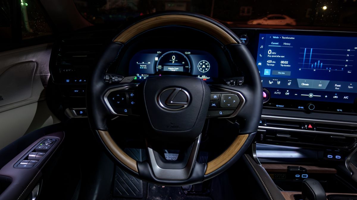 2026 Lexus RX 450h+ review.