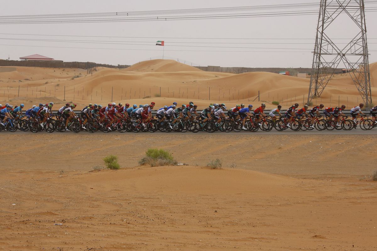 The peloton on stage 5 of the Abu Dhabi Tour