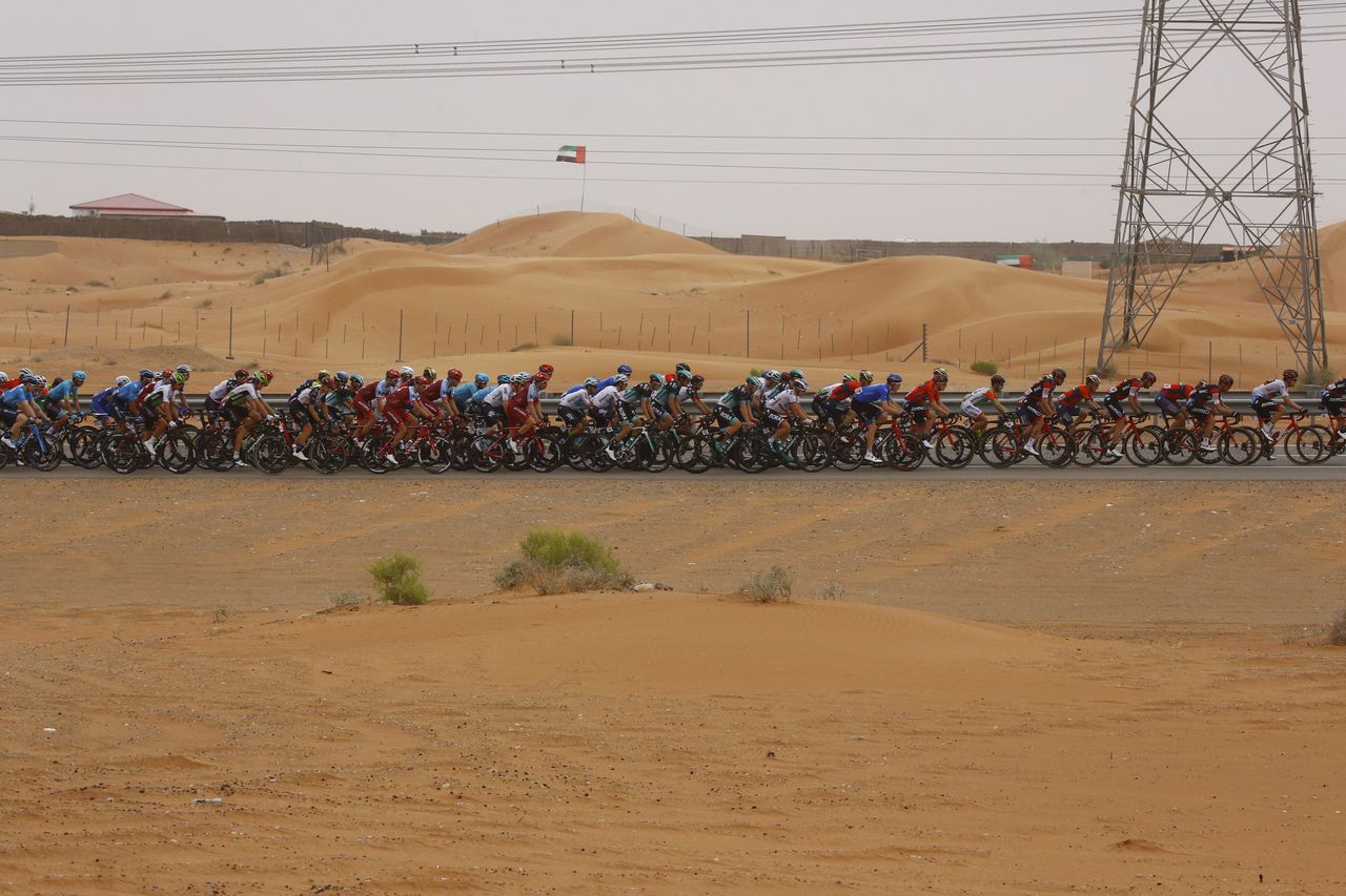 The peloton on stage 5 of the Abu Dhabi Tour