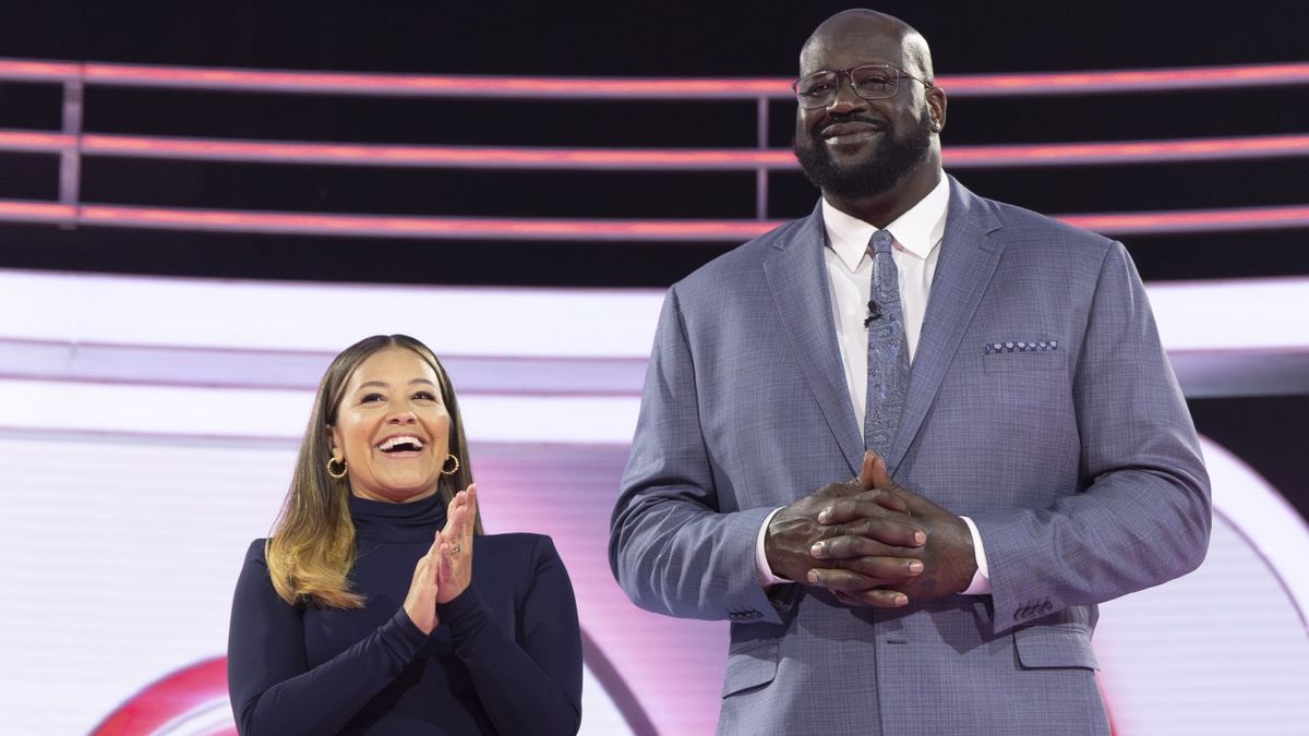 Gina Rodriguez and Shaquille O&#039;Neal host Lucky 13.