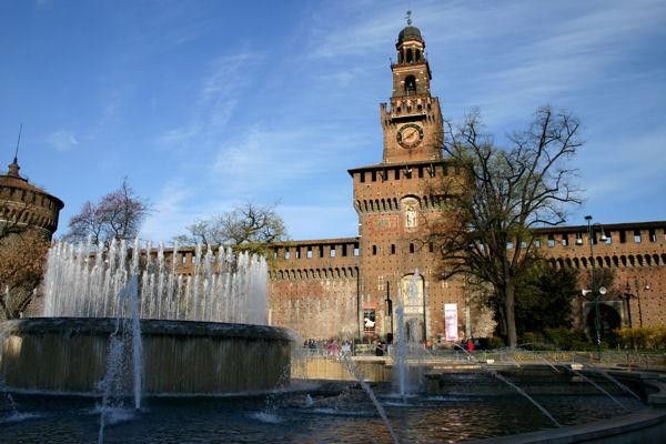A beautiful castle and landscape to start Milano-Sanremo