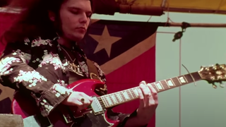 Gary Rossington performs "Free Bird" at the Oakland Coliseum in 1977