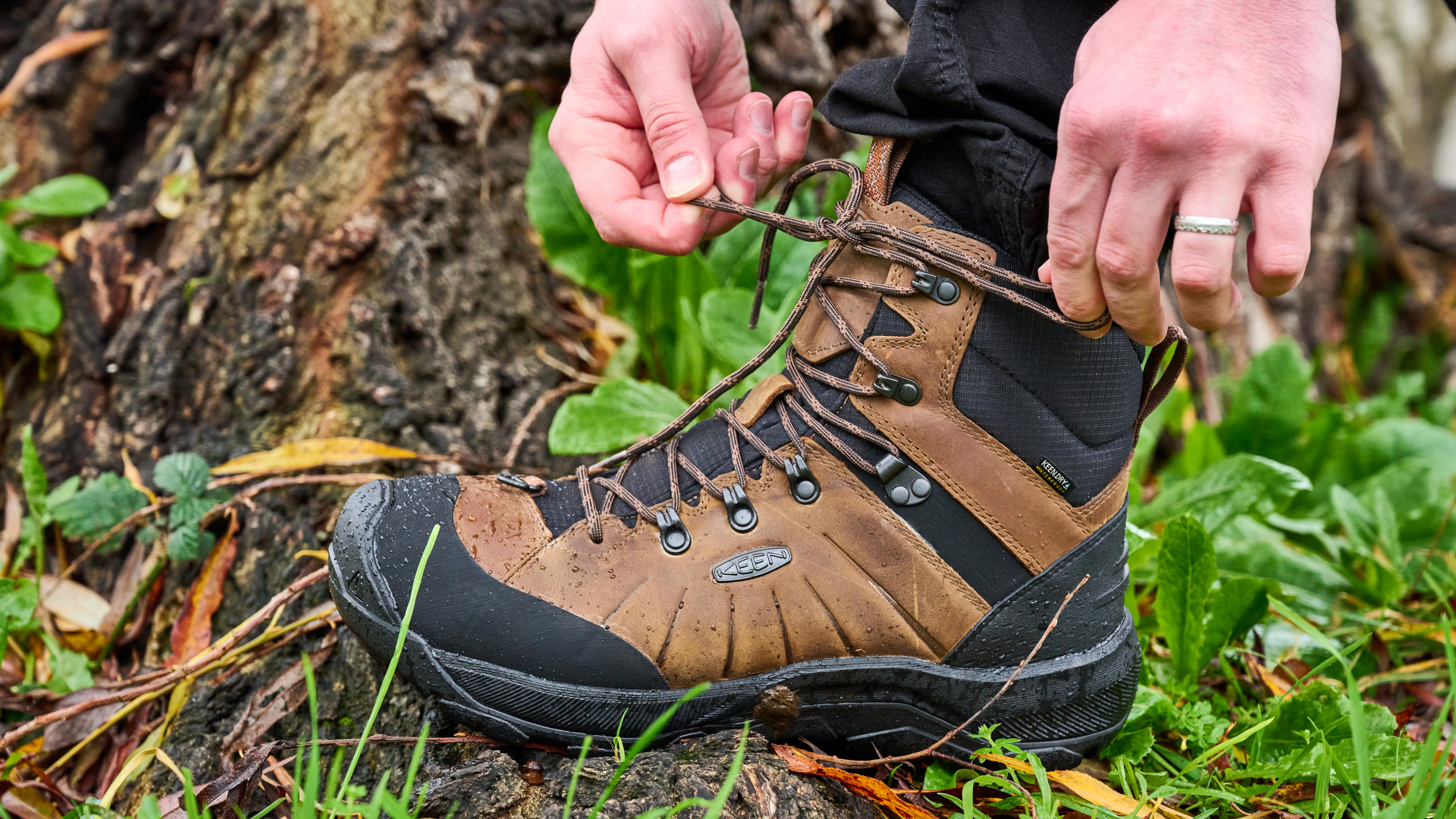 The Keen Revel IV being tied outside