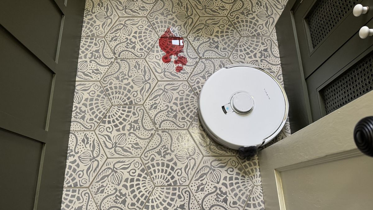 testing the Narwal Freo Z Ultra for mopping and vacuuming skills