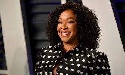 Shonda Rhimes attends the 2019 Vanity Fair Oscar Party hosted by Radhika Jones at Wallis Annenberg Center for the Performing Arts on February 24, 2019 in Beverly Hills, California