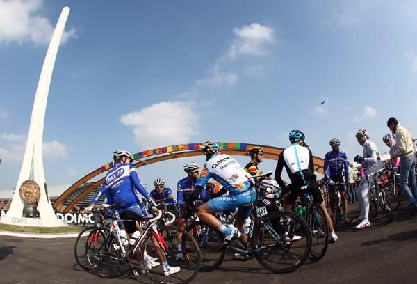 The peloton relax at the start in Chieti