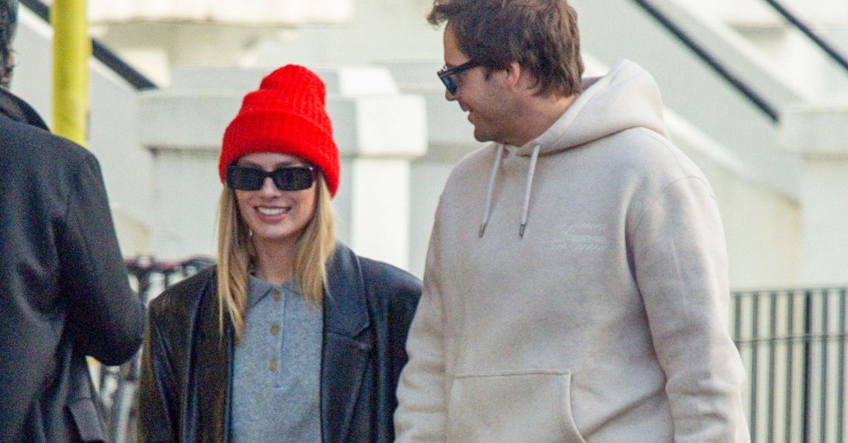 Cigarette Jeans are Trending Right Now—Margot Just Found the Trainer Trend That Makes Them Look Best
