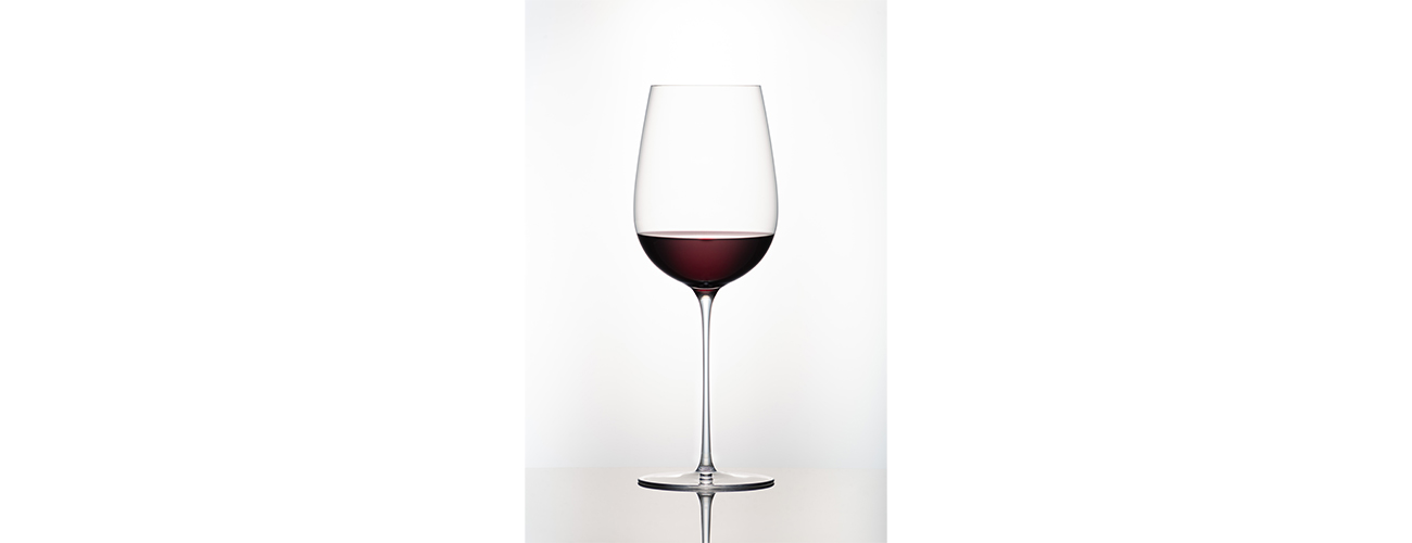 Web_LEsthete-with-red-wine.jpg