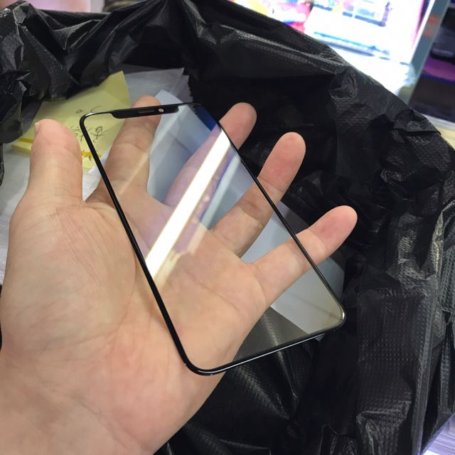 Here's the iPhone 8 front panel from an angle. Credit: Taobao